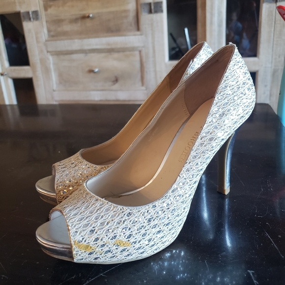 Heels - Picture 2 of 5